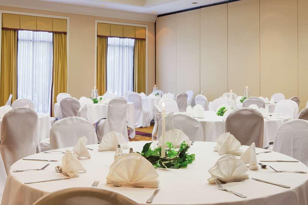 Doubletree By Hilton Atlanta Airport Hotel College Park Restaurant photo