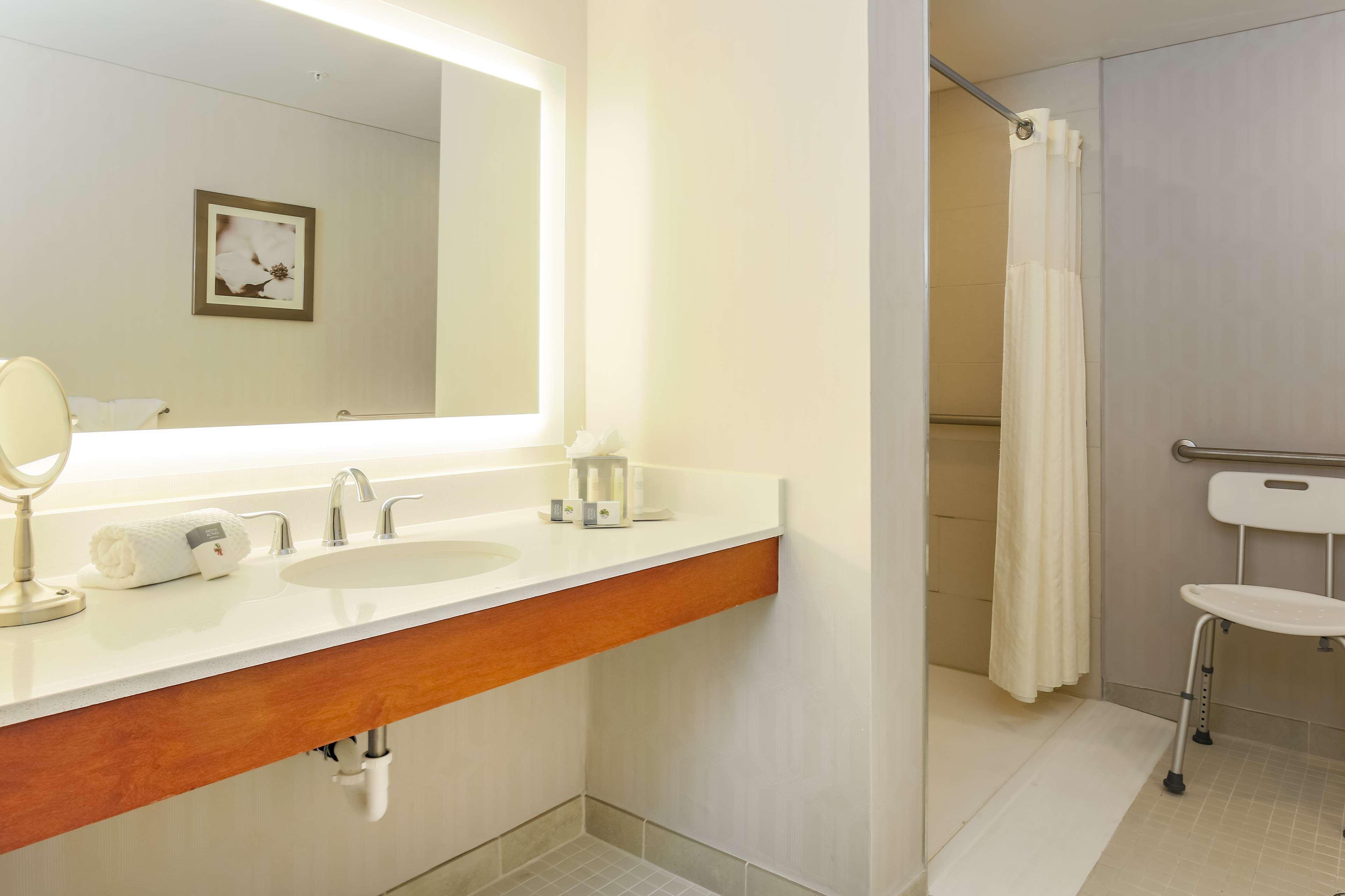 Doubletree By Hilton Atlanta Airport Hotel College Park Exterior photo