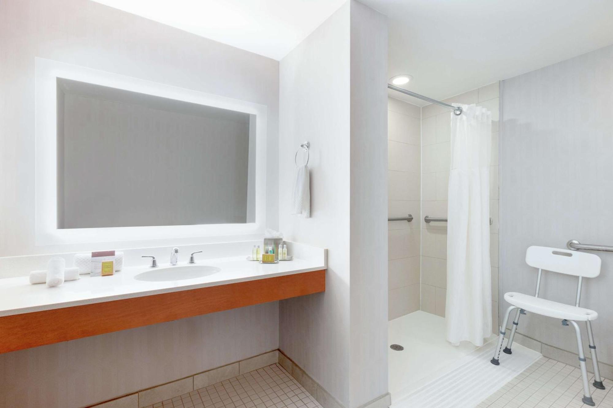 Doubletree By Hilton Atlanta Airport Hotel College Park Exterior photo