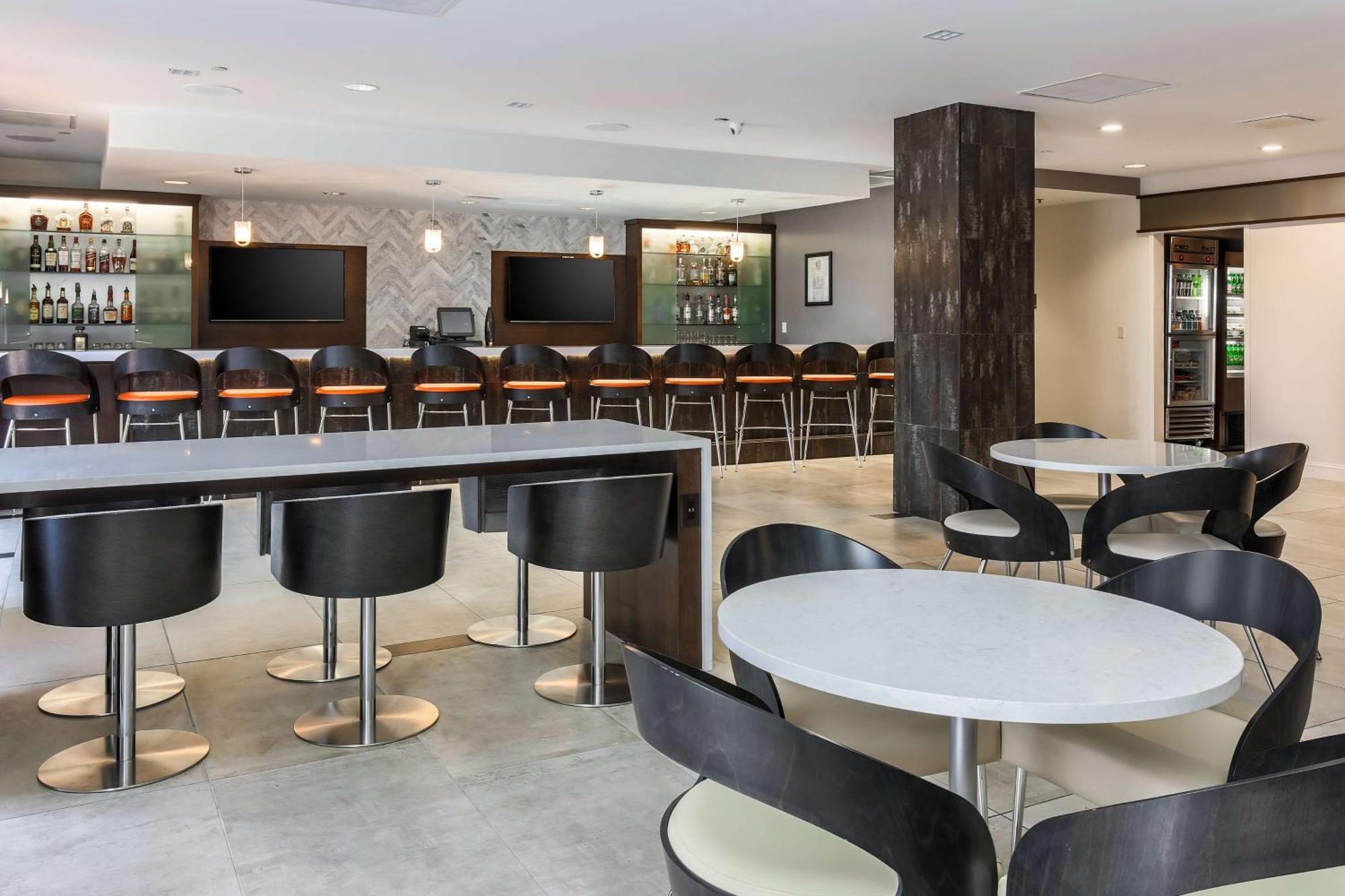 Doubletree By Hilton Atlanta Airport Hotel College Park Exterior photo