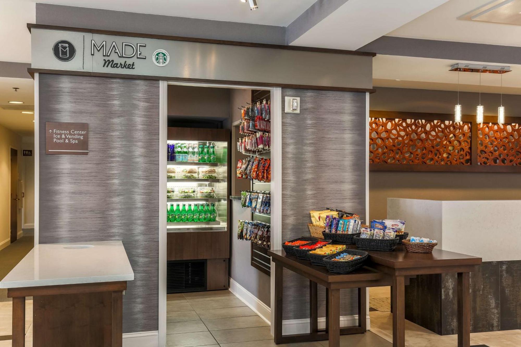 Doubletree By Hilton Atlanta Airport Hotel College Park Exterior photo